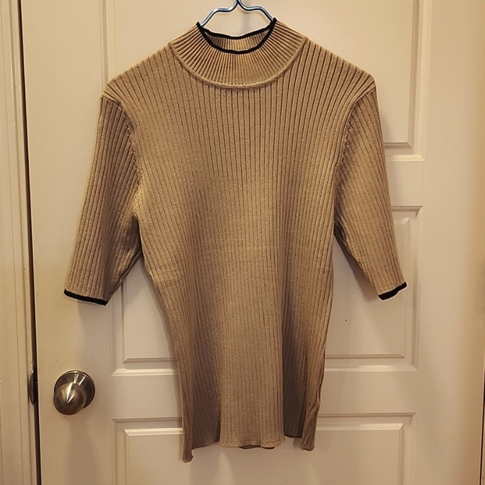 Madison Grey XL tan black classy top